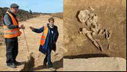 Arquólogos e o túmulo encontrado na Alemanha que seria de um "zumbi" - Reprodução / Secretaria de Estado de Preservação de Monumentos e Arqueologia Saxônia-Anhalt