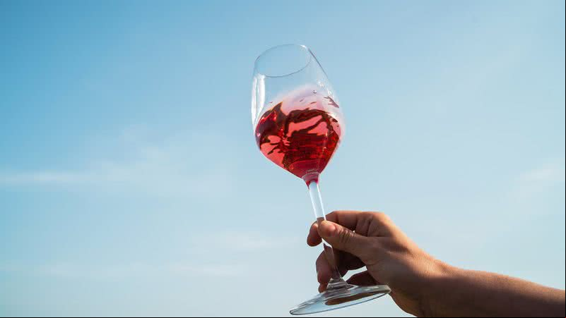 Imagem ilustrativa de uma taça de vinho - Getty Images