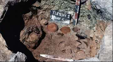 Fotografia de túmulo onde restos mortais foram encontrados - Divulgação/ Science Direct