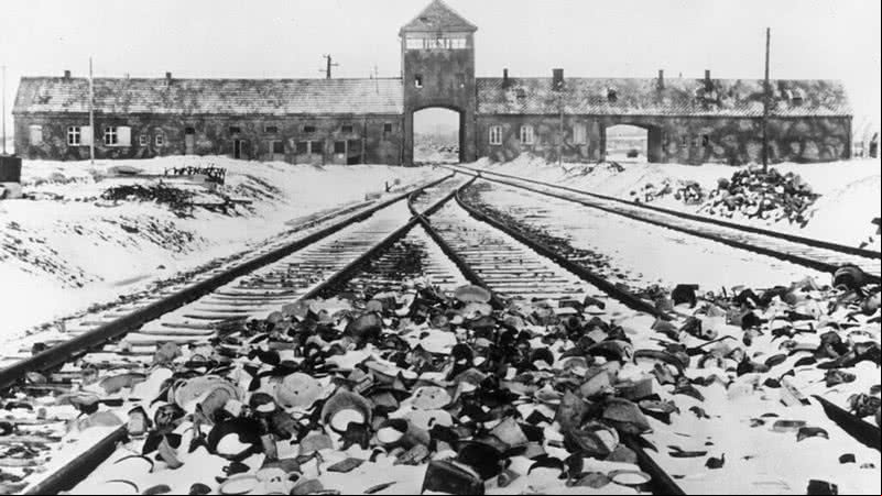 Entrada de trem de Auschwitz - Getty Images